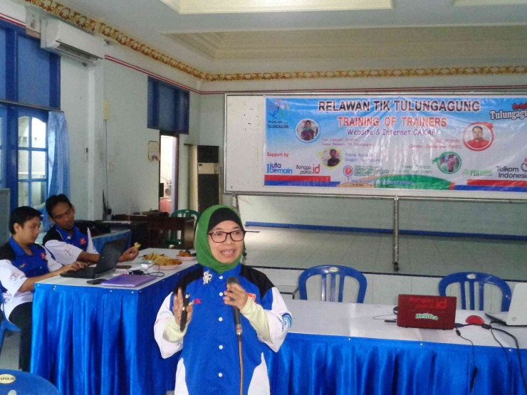 Training for Trainer bagi pegiat kelurahan di perkotaan Tulungagung | Foto koleksi pribadi.