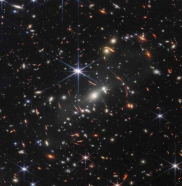 Image captioIlustrasi teleskop James Webb di angkasa. (sumber: Kevin Gill / flickr; CC BY 2.0)