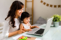 Dukungan perusahaan untuk pengasuhan anak dapat menjadi daya tarik para orangtua untuk kembali bekerja di kantor pascapandemi Covid-19 (Shutterstock via KOMPAS.com)