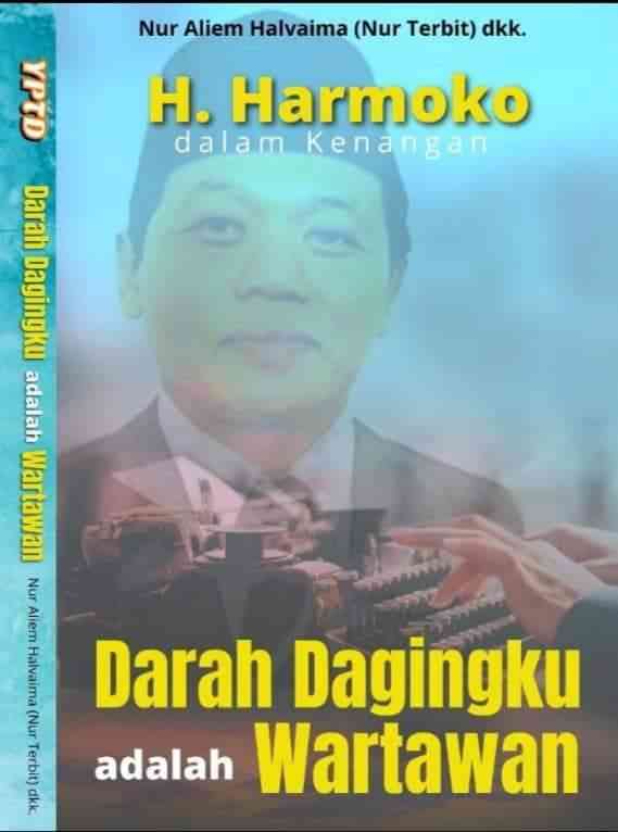 Buku kumpulan tulisan wartawan senior tentang Harmoko (foto : Nur Terbit)