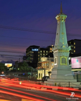 Tugu Yogyakarta menjelang malam. Sumber: dokumentasi pribadi