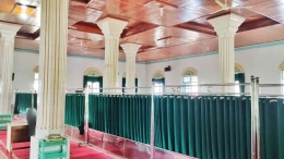 5 tiang dalam Masjid Raya Koto Baru (Foto: Akbar Pitopang)
