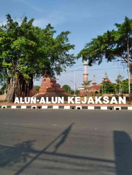 Suasana nyaman di alun-alun Kejaksan Kota Cirebon setelah revitalisasi. Dokumen pribadi.