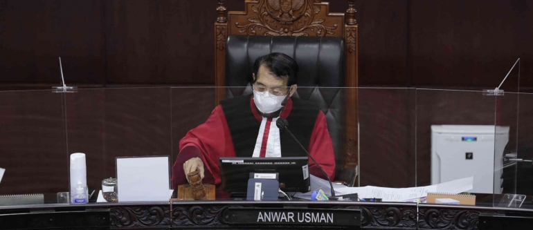 Putusan penolakan gugatan presidential threshold oleh Ketua Mahkamah Konstitusi yang mulia Prof. Dr. H. Anwar Usman, S.H., M.H.