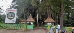 Pintu masuk Pinus Ecopark di Pekon Sukapura, Kec. Sumber Jaya, Lampung Barat. Foto pribadi