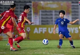 Laga timnas Vietnam U-19 vs timnas Thailand U-19 di Piala AFF U-19 2022 terindikasi ada 'sepakbola gajah' (foto: instagram///@Changsuek_TH)