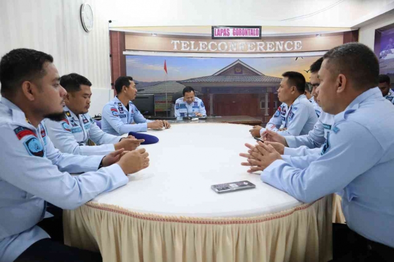 Rapat Teknis Kesiapan Kegiatan Hari Dharma Karya Dhika yang di pimpin langsung oleh Kalapas Indra S. Mokoagow. Kamis (21/07/2022) Dok. Humas Lapas Gorontalo