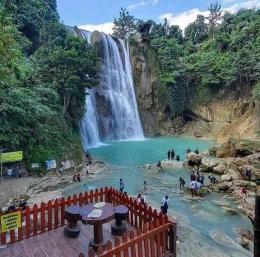 Indahnya pemandangan air terjun Nglirip di Desa Jojogan kecamatan Singgahan Kabuoaten Tuban Jawa Timur. Gambar diambil dari camera wisata .com