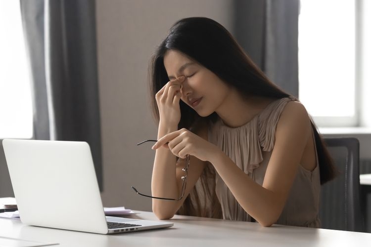 Saat stres berlanjut menjadi burnout, kita mulai kehilangan minat dan motivasi pada peran yang dijalani (Sumber: SHUTTERSTOCK)