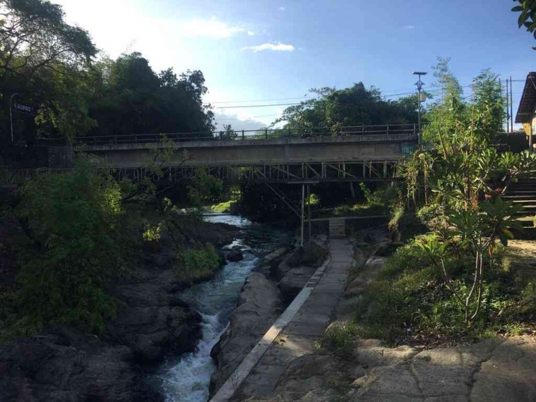 Sebuah Jembatan di Sungai Opak
