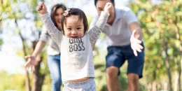 Long distance parenting menyebabkan orang tua memperbaiki pola asuh menjadi semakin berkualitas (Foto: Shutterstock)