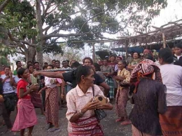 Salah satu acara besar di Biboki adalah peresmian rumah adat suku. Foto pesta rumah adat suku Nafanu. Dok pribadi
