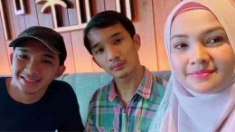 Zarina Zainuddin Beserta 2 Anak yang Mengidap Autisme | Sumber Situs Himpunan Lawak Kita