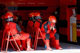 Ferrari's crew can't believe it (F1.com)