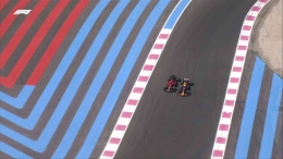Sainz overtakes Perez at last turn (@F1)
