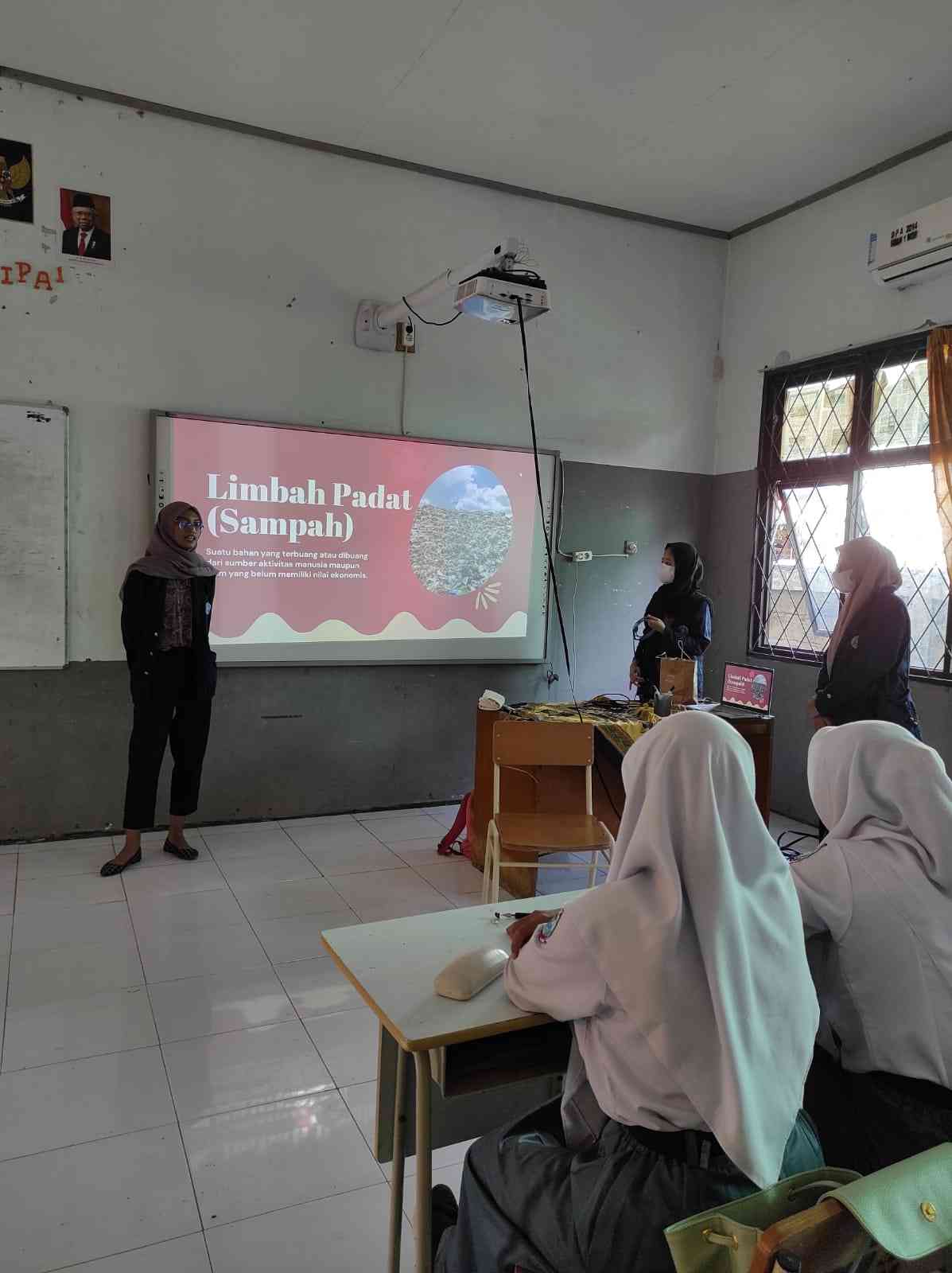 Sosialisasi Pengelolaan Sampah Oleh Mahasiswa KKN-T IPB Di SMAN 1 ...