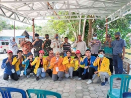 Kelompok KKN Kebangsaan Bersama PMD Kab. Kapuas Camat Bataguh, Penanggung Jawab Desa Sei Jangkit, Babinsa, Polisi, serta masyarakat/dokpri