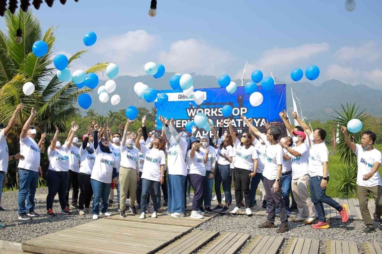 Pelepasan Balon Sebagai Simbolis Penyebaran Core Value AKHLAK ke Seluruh Wilayah Indonesia