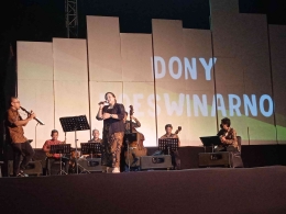 kemahiran Dony Koeswinarno meracik musik Jazz dan blues ke dalam citra keroncong memenuhi ikrar kemewahan genre musik sebagai bahasa pemersatu | Dokumentasi pribadi