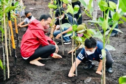 Presiden Jokowi tanam mangrove di Bengkalis (Foto_Diskominfotik Kab. Bengkalis)