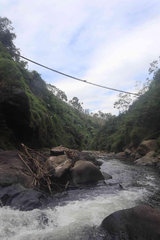 Aliran air sumber air terjun