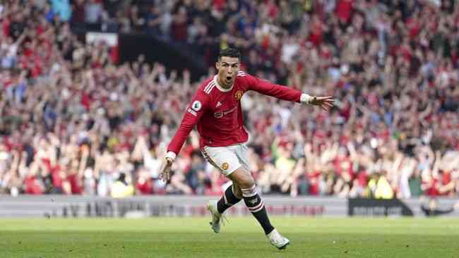 Cristiano Ronaldo tetap ingin pergi dari Manhcester United (Foto: AP/Jon Super). 