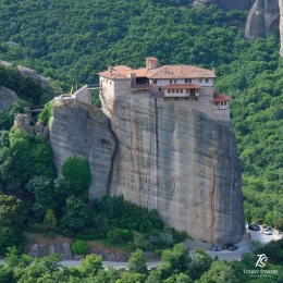 Biara Rousanou, salah satu biara yang menjadi daya pikat Meteora. Sumber: dokumentasi pribadi