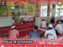 WBP Mendengarkan Ceramah Ustad di Masjid At-taubah