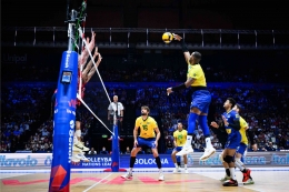 Pertandingan antara Brasil versus Amerika Serikat| Dok en.volleyballworld.com