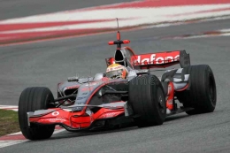 Hamilton saat membela McLaren Team (dreamstime.com)