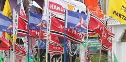Pengibaran Bendera Parpol Yang Beragam | Sumber Politik-RMOL