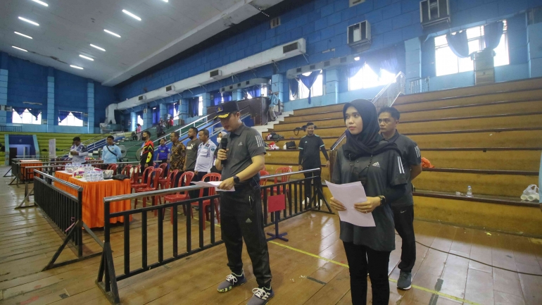 Hidayat Kalapas Narkotika membacakan laporan kegiatan Turnamen Bola Voli Pengayoman. Dok. oleh Tim Humas LPN
