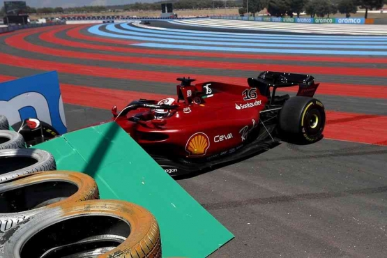 Leclerc menabrak tire barrier di Lap 18 French GP (motorsport.com)