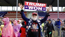 Pendukung Trump yang masih percaya jika Trump telah dicurangi pada pemilu tahun 2020 dan memenangkan pemilu tersebut | Sumber Gambar: news.sky.com