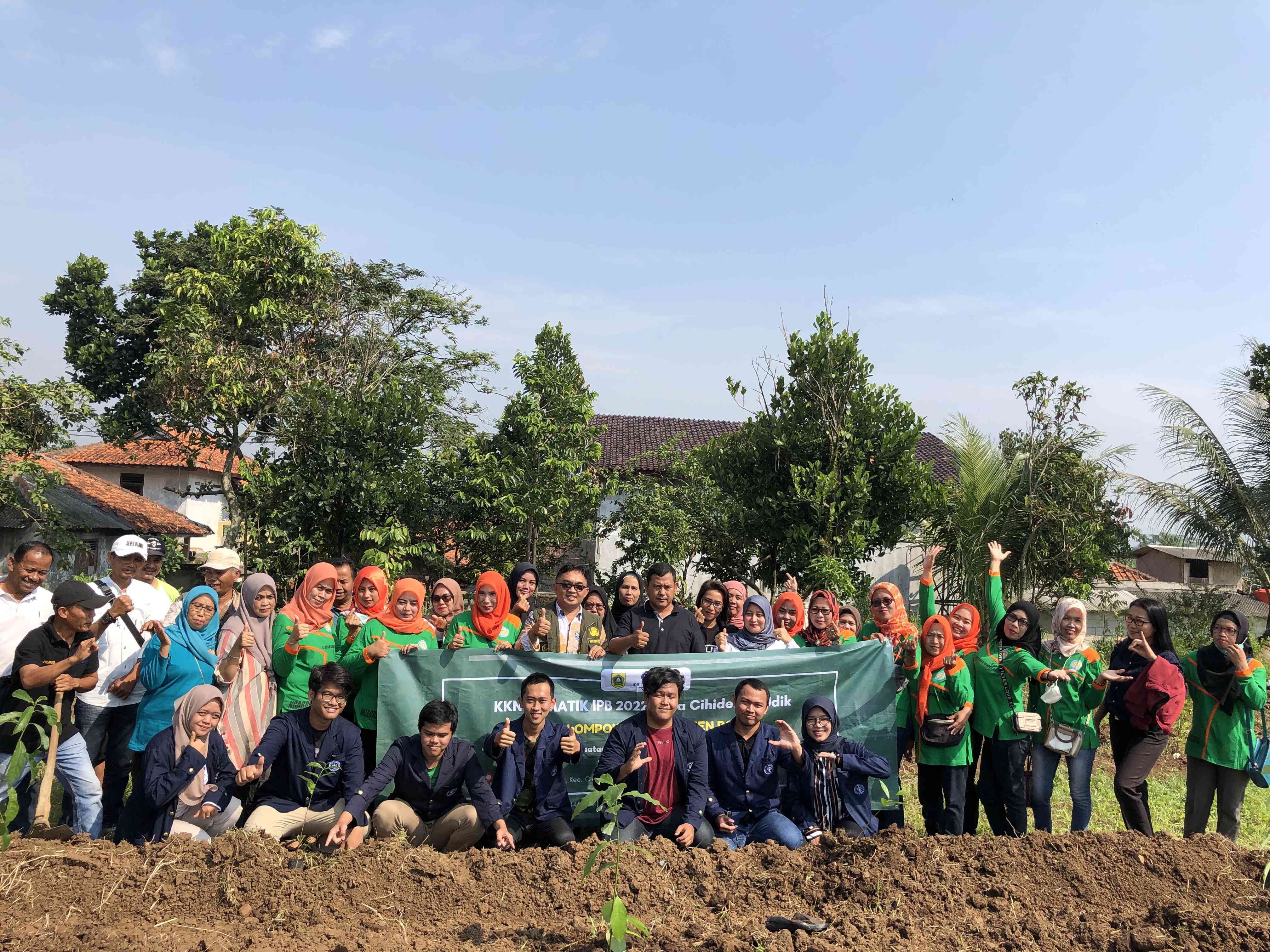 Foto Artikel : Dukung Ketahanan Pangan, Mahasiswa KKN-T IPB Lakukan Ini ...