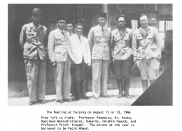 Di Taiping, Perak Ir.Sukarno, Hartta, dr Rajiman Wedyoningrat  Tokoh Malaya dan Jepang bicarakan kemerdekaan. Foto : via cilisos.my   