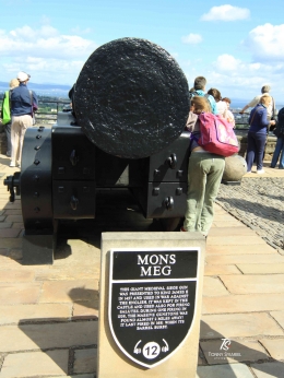 Mons Meg, salah satu aset bersejarah di Kastel Edinburgh. Sumber: dokumentasi pribadi
