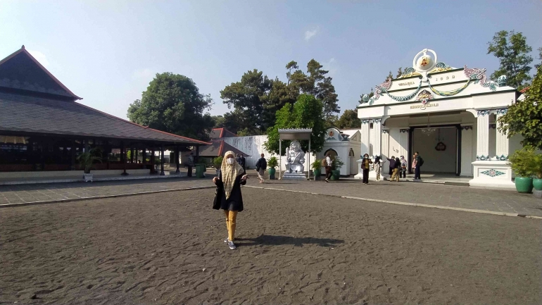 Kemegahan pendopo dan pintu masuk Keraton Yogyakarta, dokpri