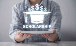 Ilustrasi Gambar Beasiswa atau Scholarship bagi Mahasiswa | Dokumen Gambar Via Okezone.com.