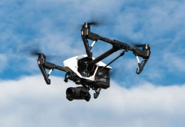 Ilustrasi Drone Terbang (Thomas Ehrhardt/pixabay.com)