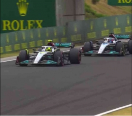 Mercedes battle for P2 (@MercedesAMGF1)