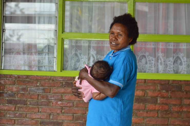 Ibu Yosina Tabuni, salah satu kader kesehatan dari Kampung Wugari, Distrik Yalengga, Kabupaten Jayawijaya. (Foto: Dokumentasi pribadi)