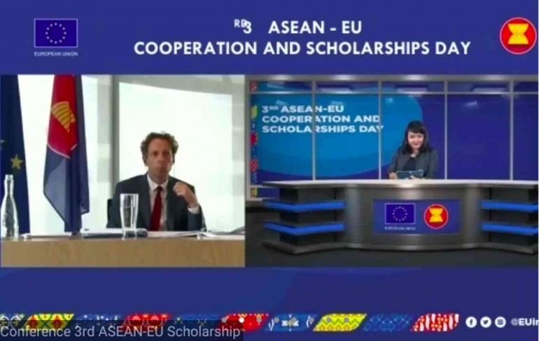 Duta Besar Uni Eropa untuk ASEAN, Igor Driesmans saat konferensi pers 3rd ASEAN-EU Cooperation and Scholarships Day pada Kamis, 13 Agustus 2020 (KalderaNews/JS de Britto)