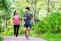 Manfaat olahraga rutin bagi kesehatan, termasuk kesehatan paru-paru. Dok  hellosehat.com