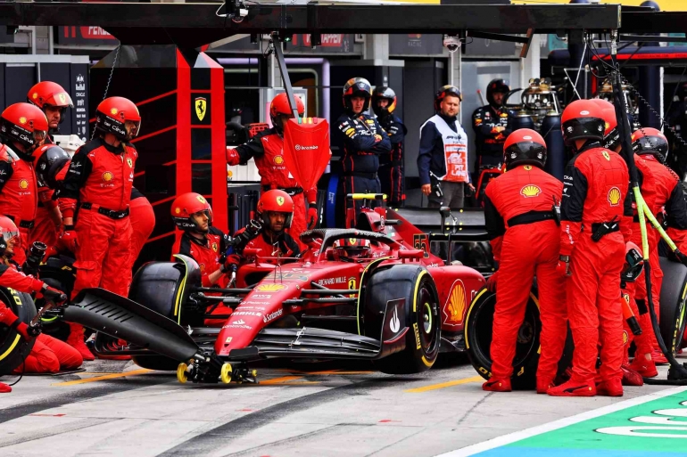 Carlos Sainz 1st stop (XPB Images)