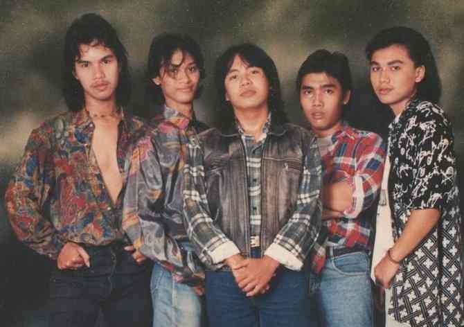 Band Dewa19 idola remaja tahun 90an ( Dewa 19 )