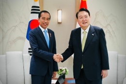 Presiden Joko Widodo saat melakukan pertemuan dengan Presiden Korea Selatan (Korsel) Yoon Suk-yeol di Kantor Kepresidenan Yongsan di Seoul pada Kamis (28/7/2022).(Dok. Sekretariat Presiden)