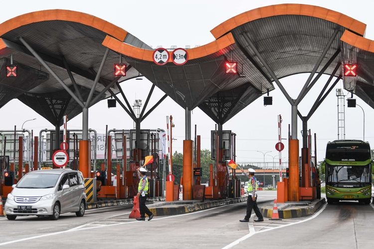 Gerbang Tol Palimanan (Tol Trans-Jawa), Cirebon. Sumber: Antara Foto/M Risyal Hidayat via Kompas.com