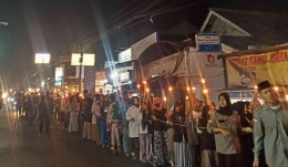 Pawai obor masyarakat kertawangi dalam menyambut 1 Muharram 1444 H, Bandung Barat, Sabtu (30/7). (Foto : Fajriyatun Nurul Hidayah)