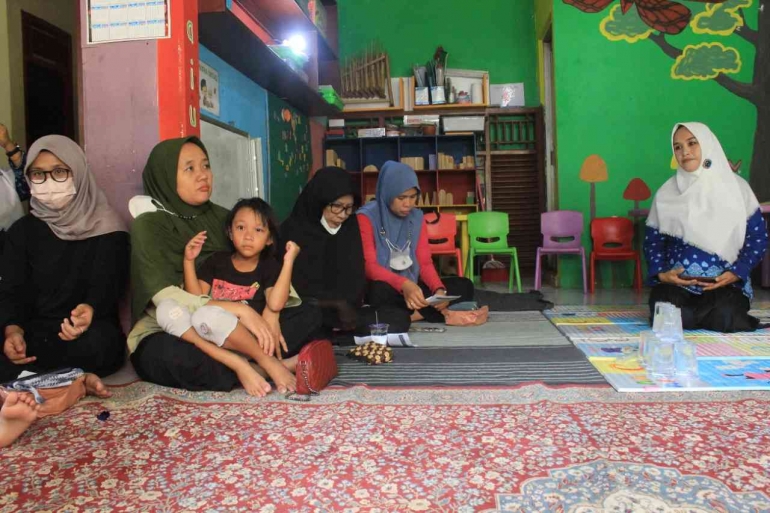 Wali murid dan kepala sekolah PAUD Amanah (Dokpri)